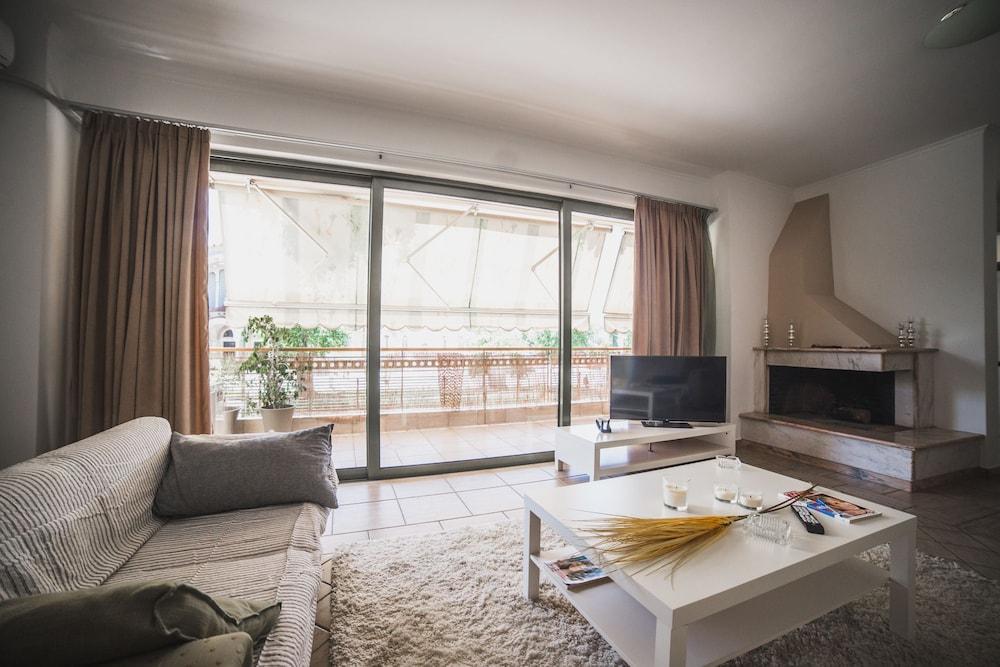 Nefeli City Apartments พาทรา ภายนอก รูปภาพ