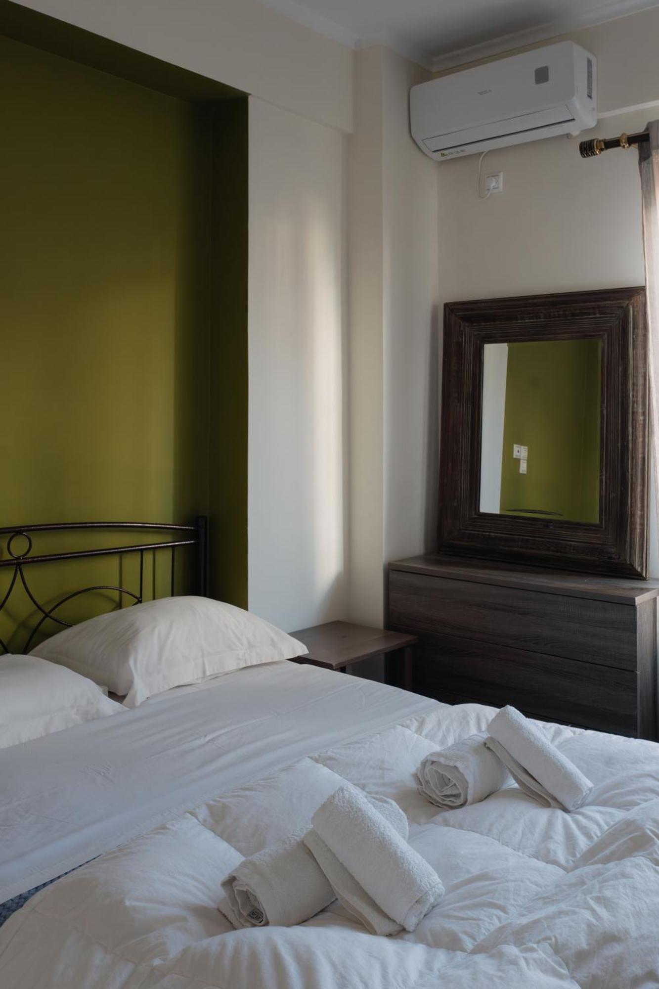 Nefeli City Apartments พาทรา ภายนอก รูปภาพ
