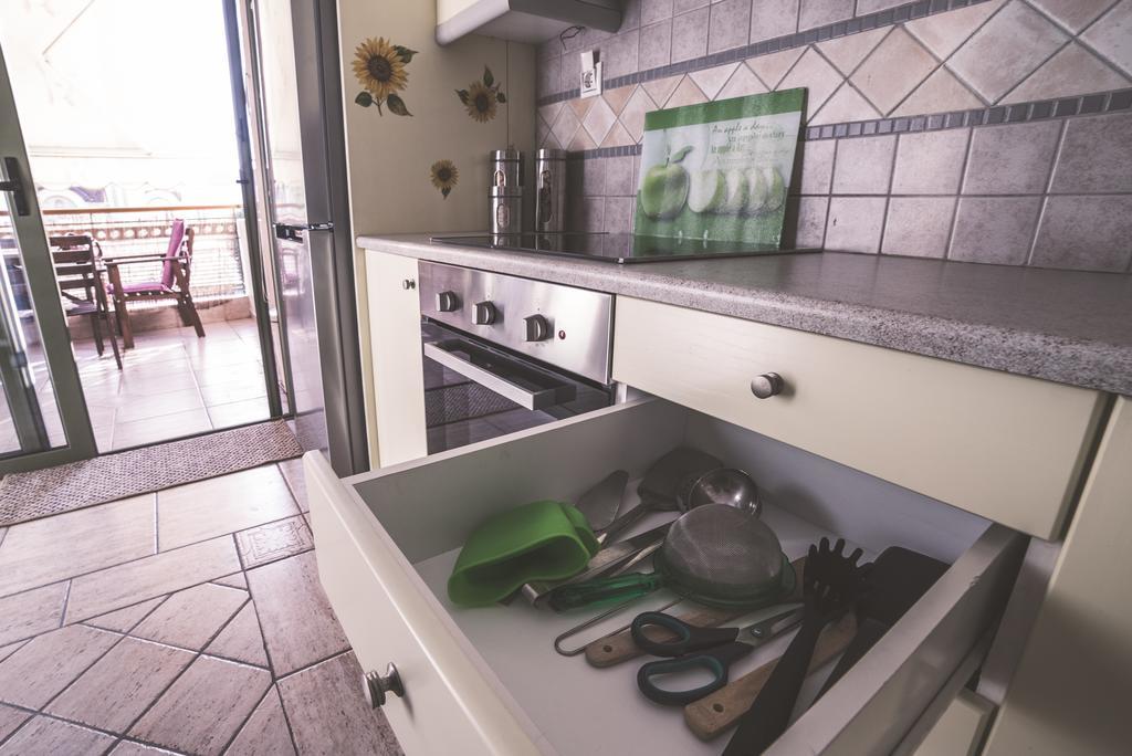 Nefeli City Apartments พาทรา ภายนอก รูปภาพ